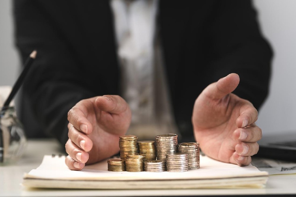 “分析师喊单”到底是不是诈骗?——拆解贵金属“老师”背后的利益链