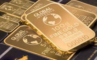 Macro巨汇黄金价格高位震荡：多重驱动因素与投资策略分析