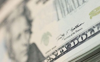 macro markets巨汇：大量美元多头增加了大幅回调的风险