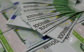 macro markets巨汇：欧元上个月成为全球支付使用最多的货币