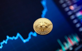 全球经济与地缘政治博弈下的黄金市场：战略配置与实战策略解析