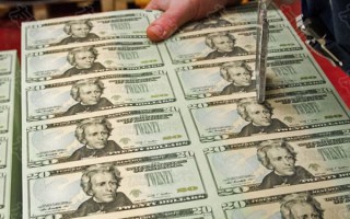 macro markets巨汇：美元将继续走强至少一个月 但分析师预测未来12个月将走弱