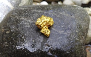 Macro巨汇黄金价格分析：黄金站上3300美元历史高位 多重引擎驱动下的避险资产新格局