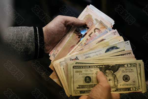 macro markets巨汇：随着债务达到创纪录水平 加息成为新兴市场面临的一个问题-第1张图片-Macro Global Markets巨汇